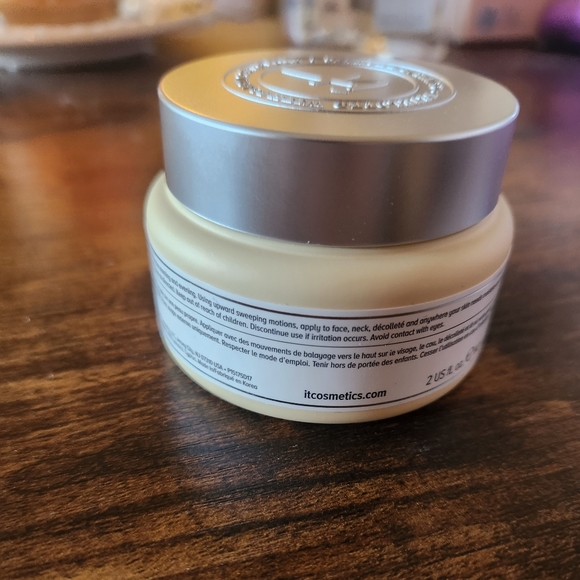 It cosmetics Confidence in a cream - Picture 2 of 4